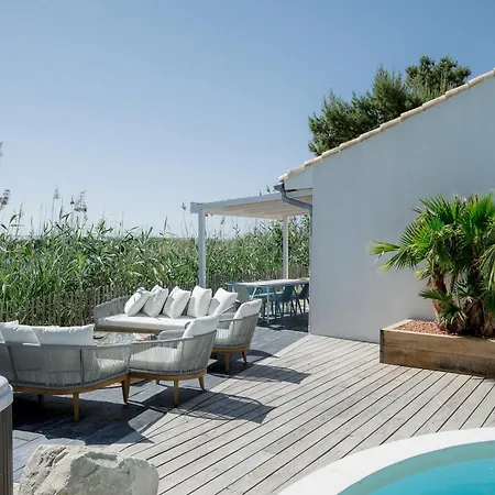 Villa La Perle Rose Standing 5 Etoiles Avec Piscine Jacuzzi Et Superbe Vue Aigues-Mortes