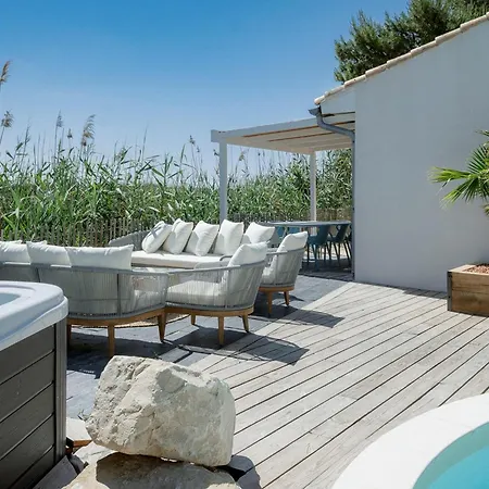 La Perle Rose Standing 5 Etoiles Avec Piscine Jacuzzi Et Superbe Vue Villa
