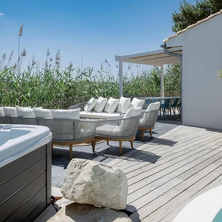 Villa La Perle Rose Standing 5 Etoiles Avec Piscine Jacuzzi Et Superbe Vue Aigues-Mortes