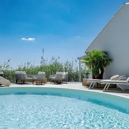 La Perle Rose Standing 5 Etoiles Avec Piscine Jacuzzi Et Superbe Vue Эг-Морт